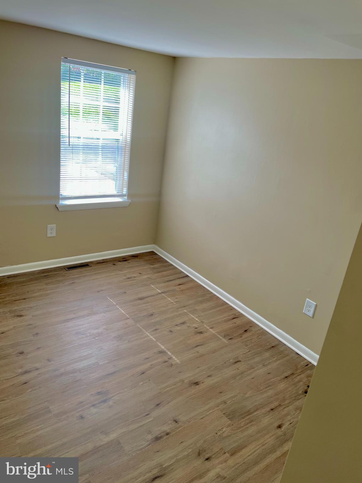 ASHLAND MEWS - Residential Lease