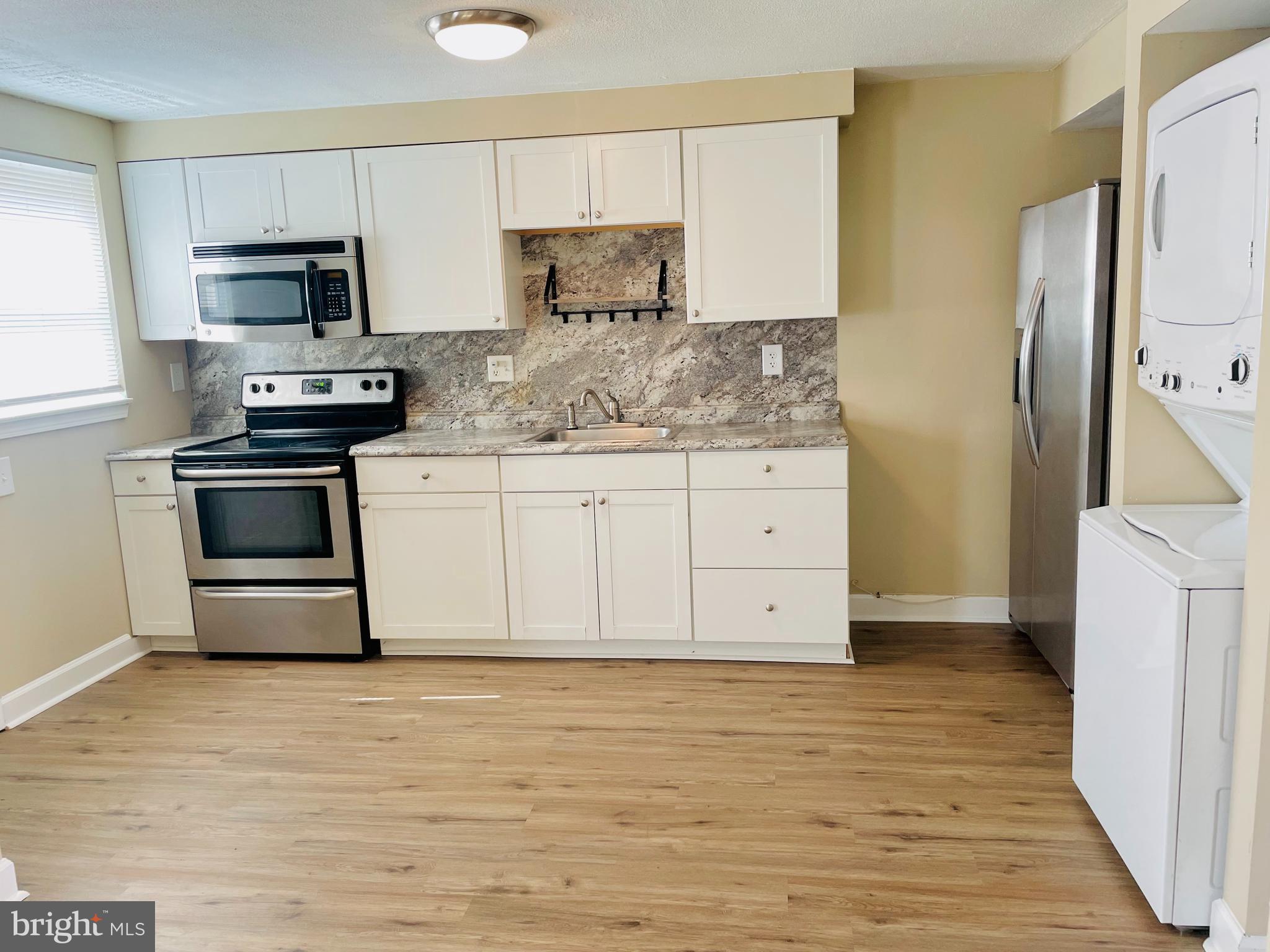 ASHLAND MEWS - Residential Lease