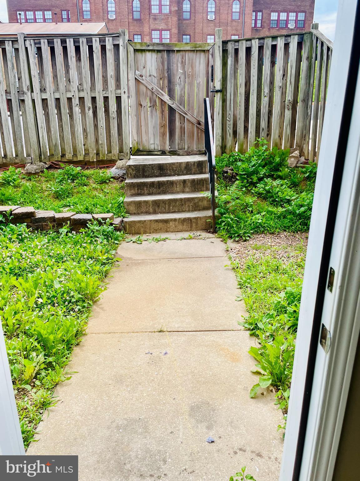 ASHLAND MEWS - Residential Lease