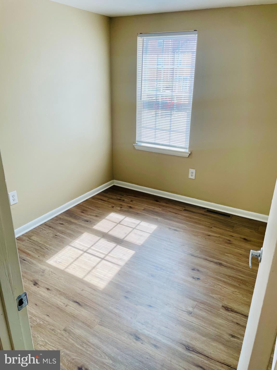 ASHLAND MEWS - Residential Lease