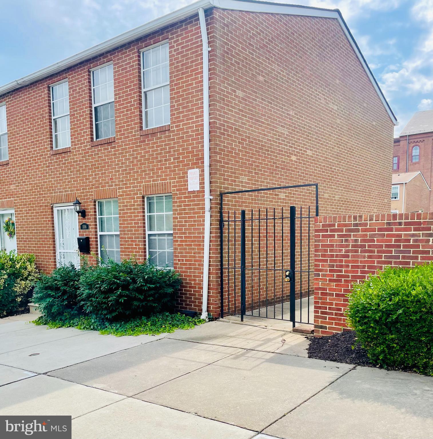 ASHLAND MEWS - Residential Lease