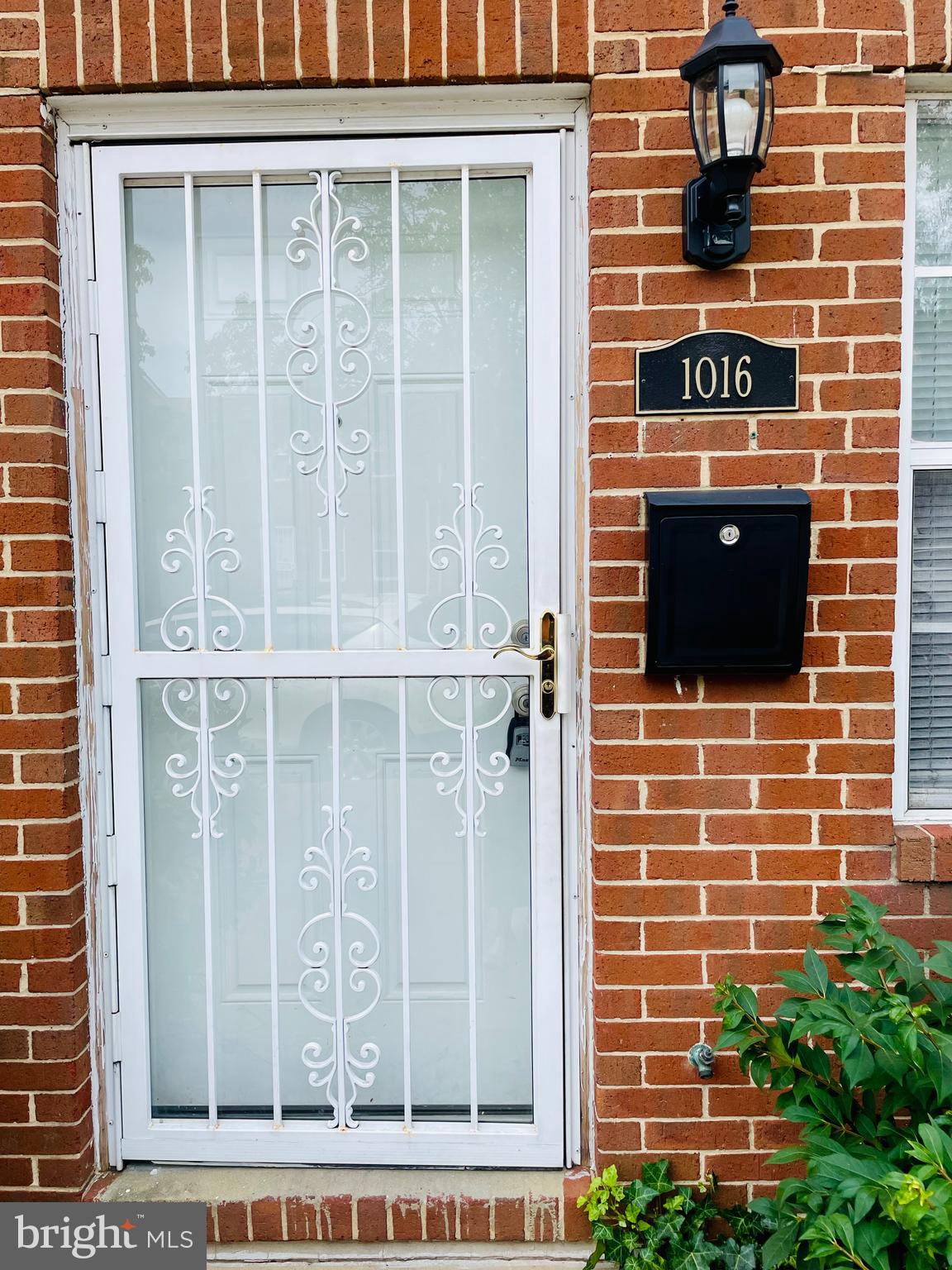 ASHLAND MEWS - Residential Lease