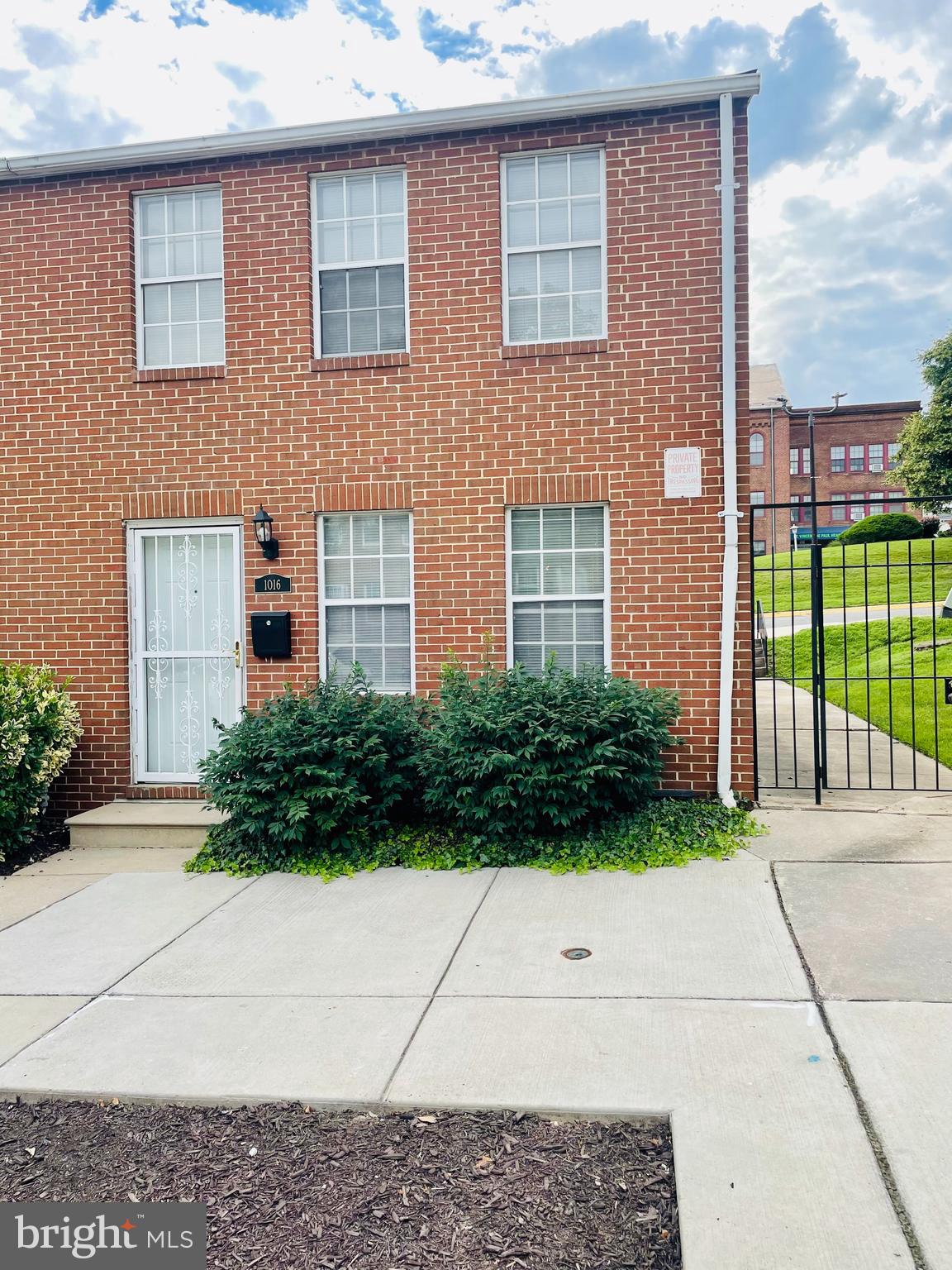 ASHLAND MEWS - Residential Lease