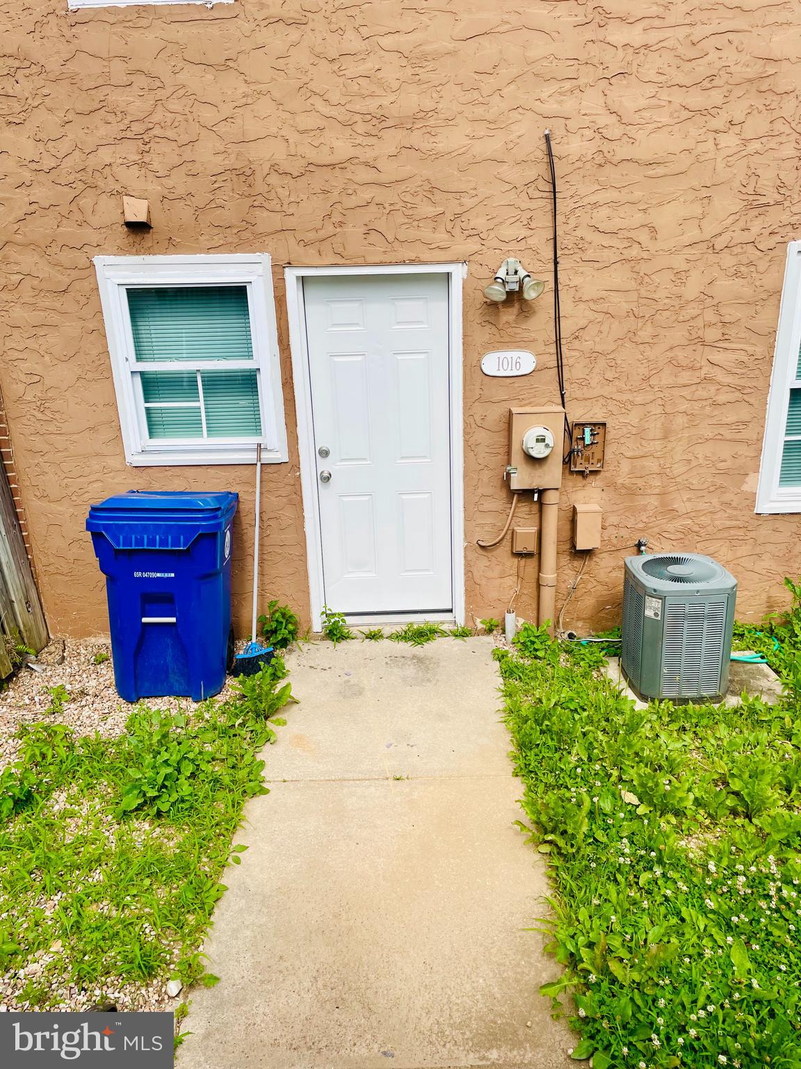 ASHLAND MEWS - Residential Lease