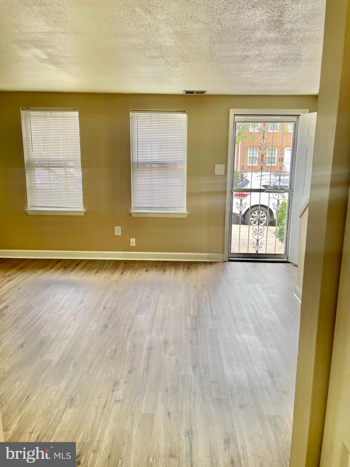 ASHLAND MEWS - Residential Lease