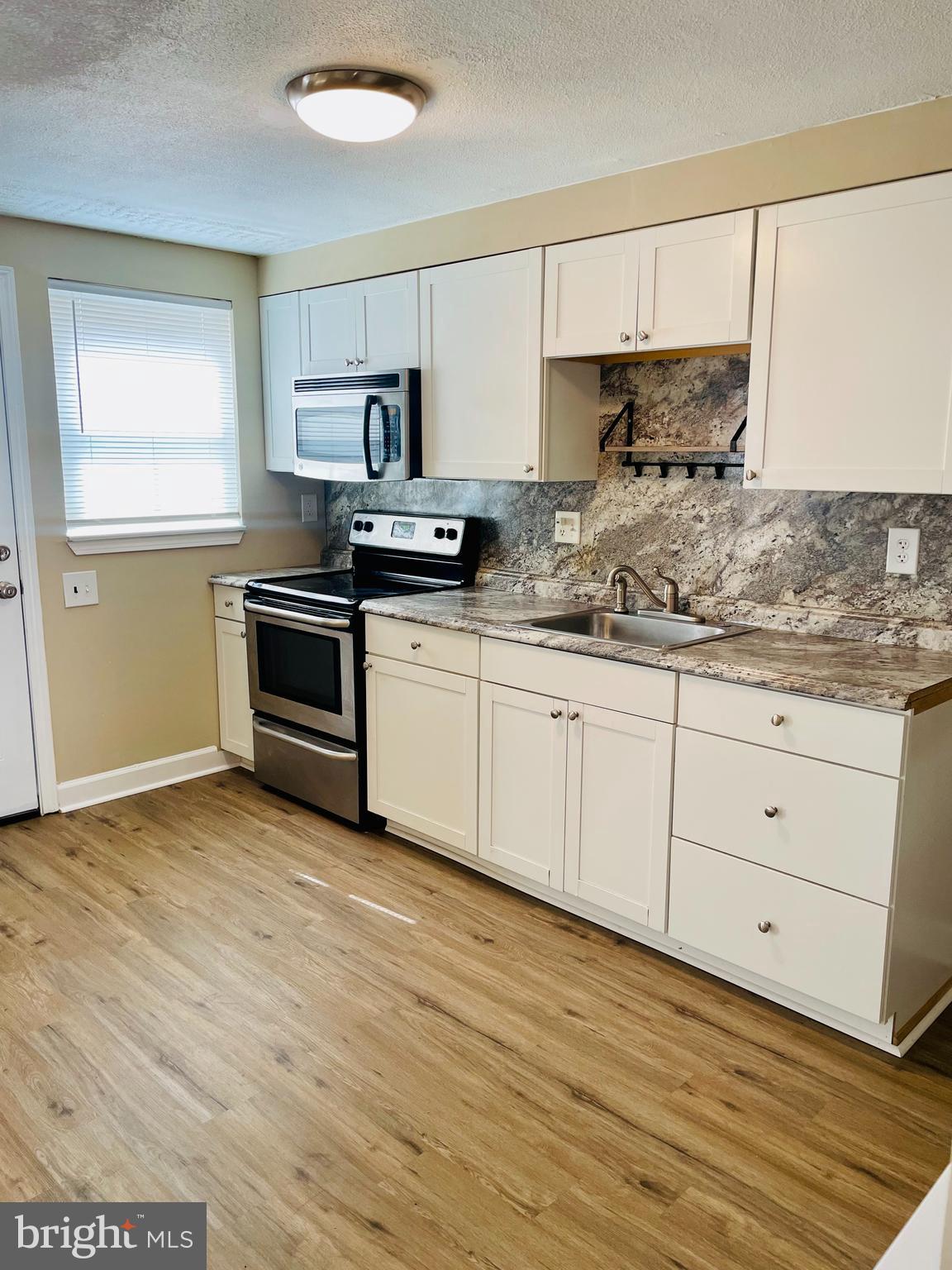 ASHLAND MEWS - Residential Lease