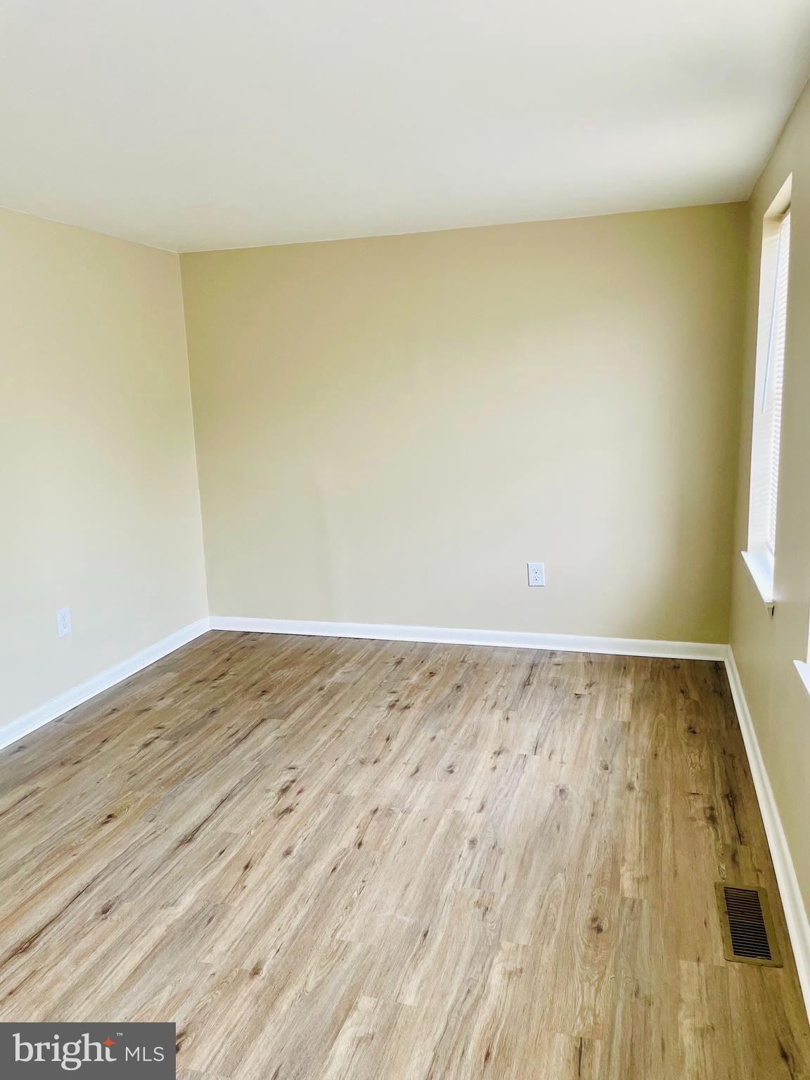 ASHLAND MEWS - Residential Lease