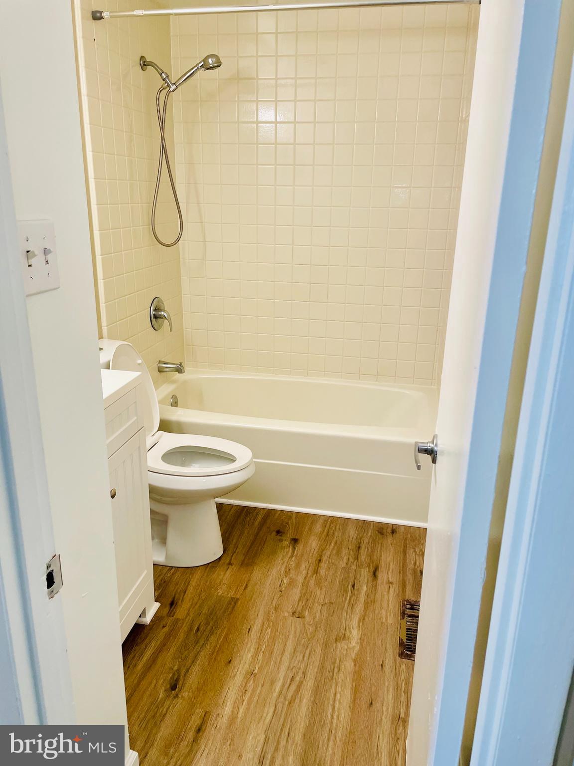 ASHLAND MEWS - Residential Lease