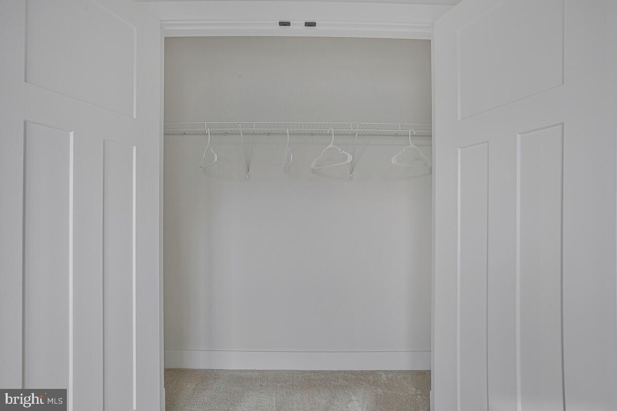 PONDVIEW - Residential