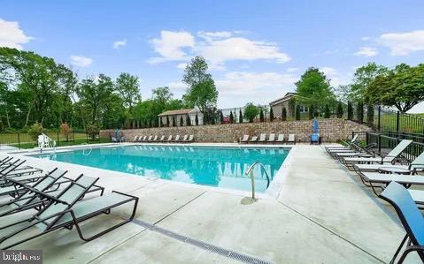 PONDVIEW - Residential