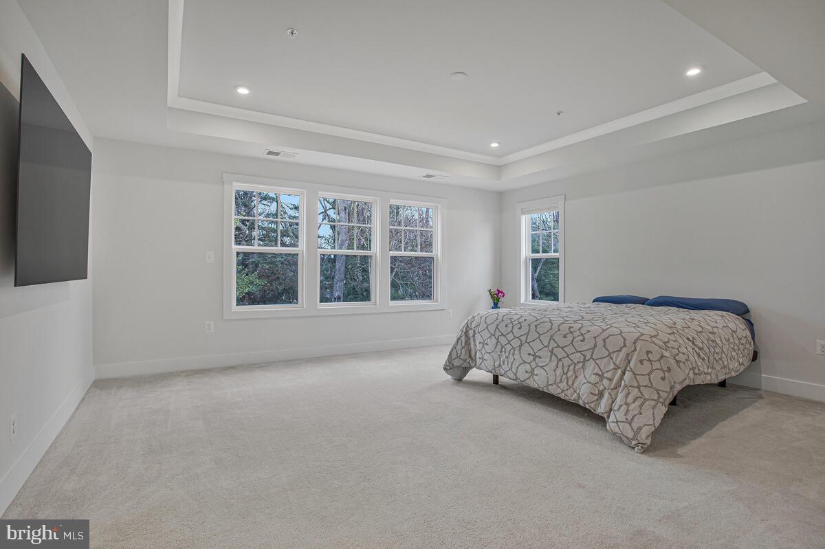 PONDVIEW - Residential