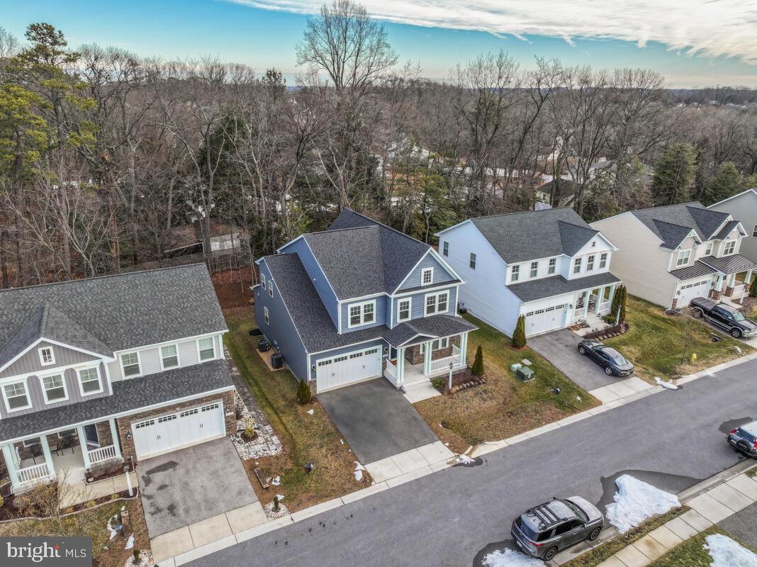 PONDVIEW - Residential