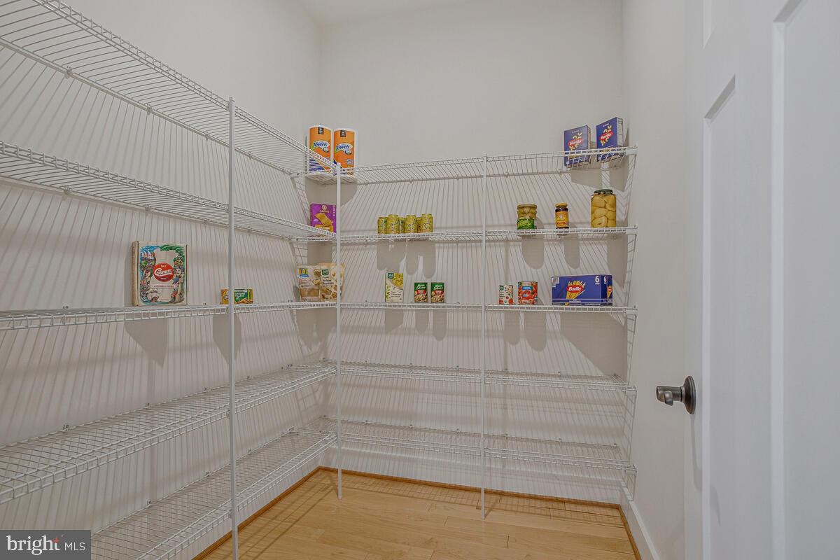 PONDVIEW - Residential