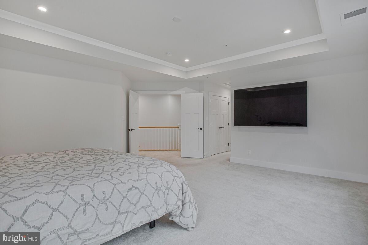 PONDVIEW - Residential