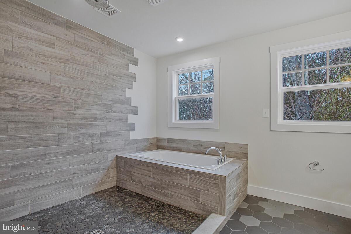 PONDVIEW - Residential