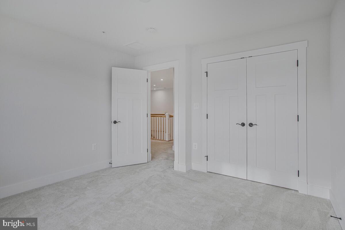 PONDVIEW - Residential