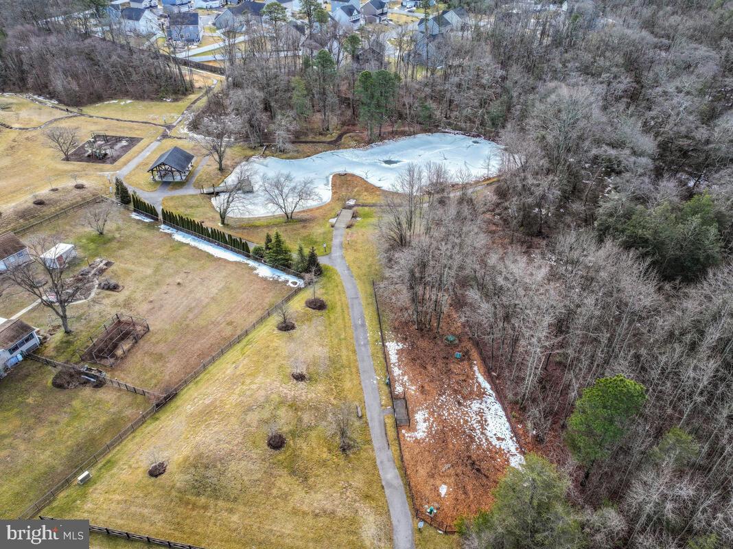 PONDVIEW - Residential