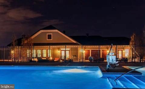 PONDVIEW - Residential