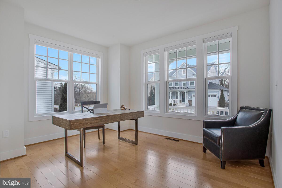 PONDVIEW - Residential