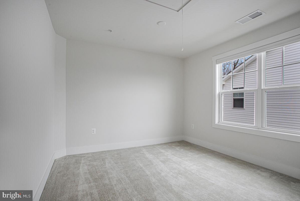 PONDVIEW - Residential