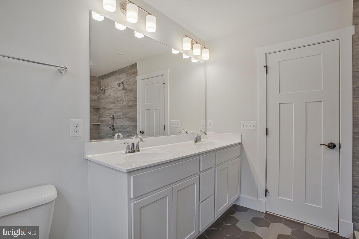 PONDVIEW - Residential