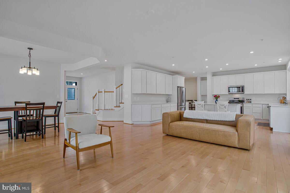 PONDVIEW - Residential