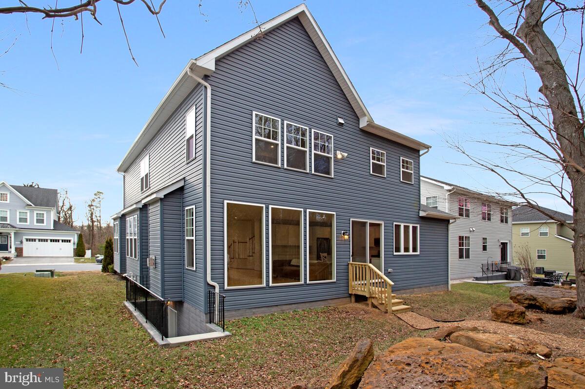 PONDVIEW - Residential