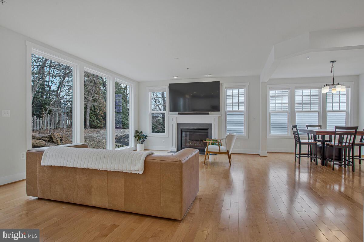 PONDVIEW - Residential