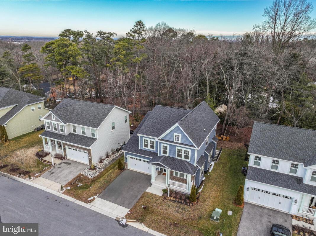 PONDVIEW - Residential