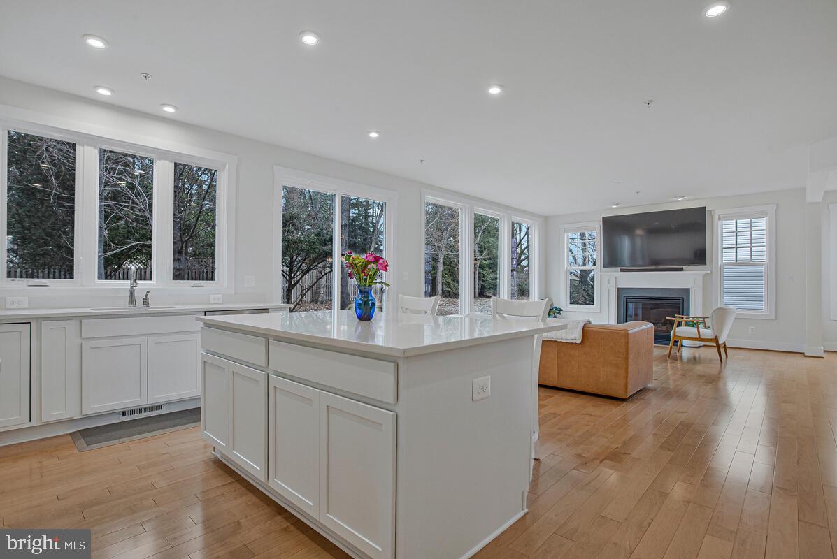 PONDVIEW - Residential