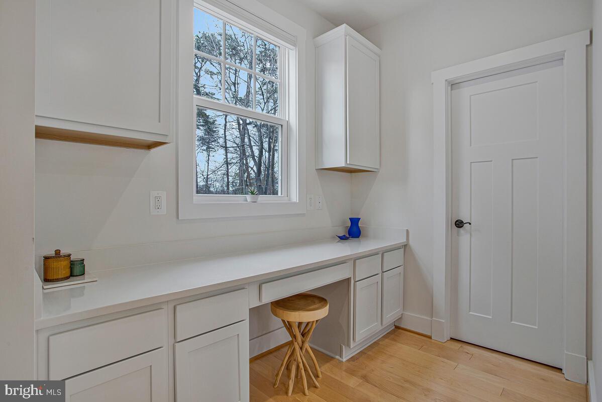 PONDVIEW - Residential