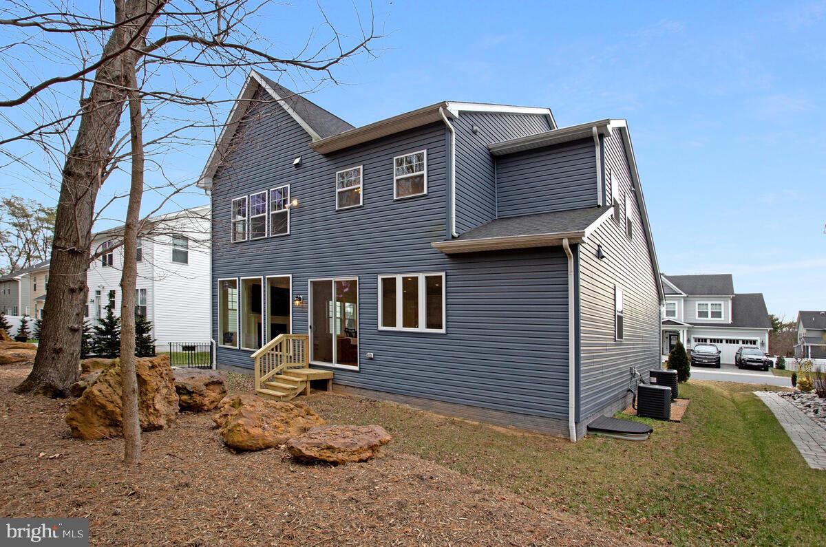 PONDVIEW - Residential