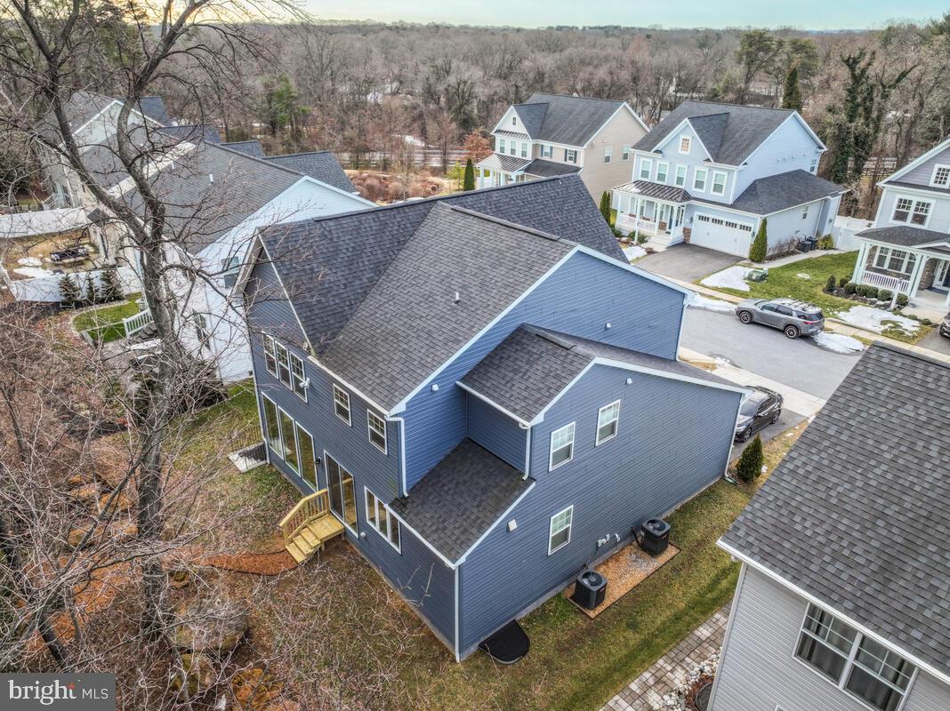 PONDVIEW - Residential