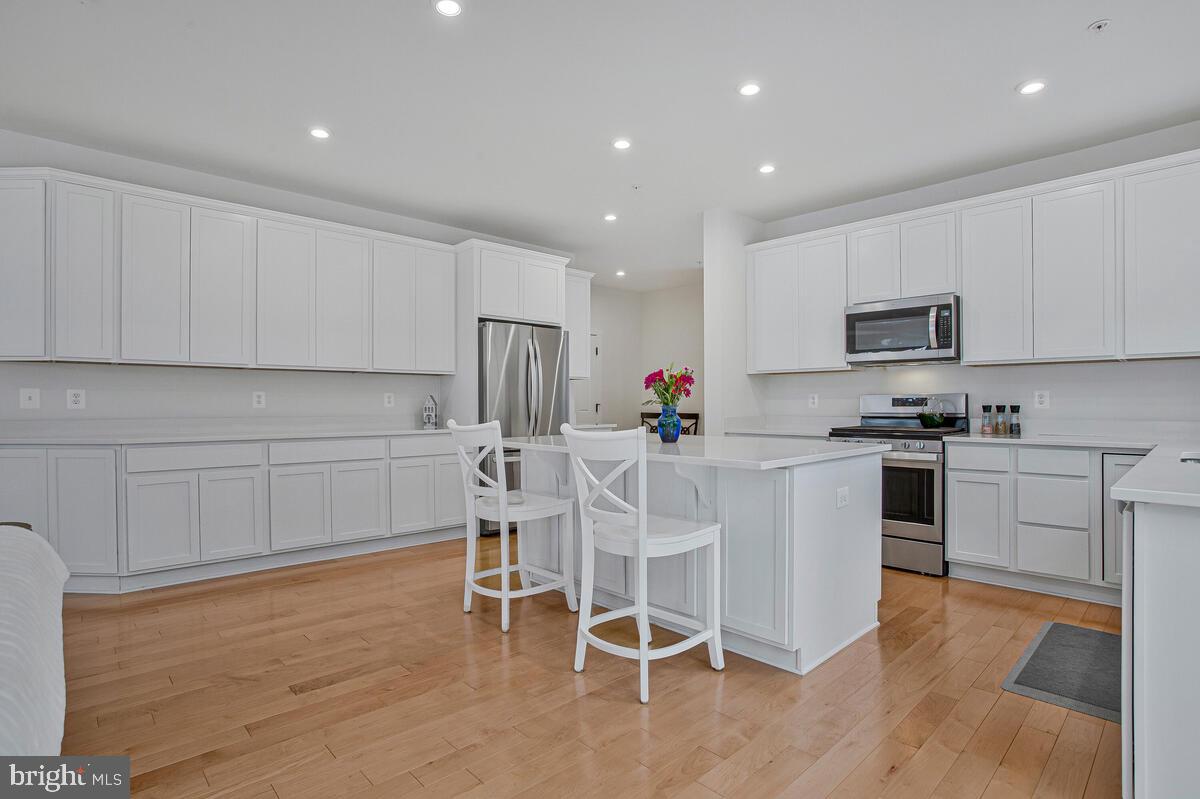 PONDVIEW - Residential