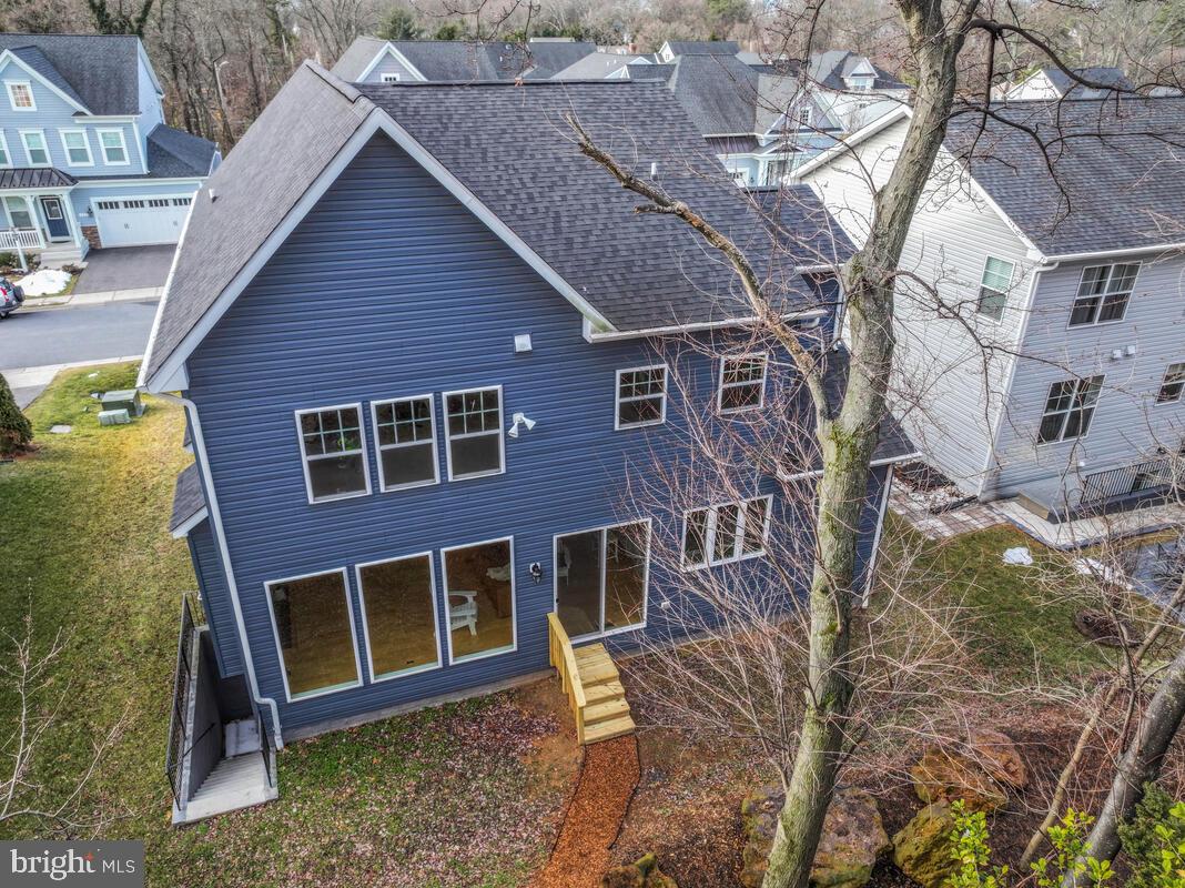 PONDVIEW - Residential