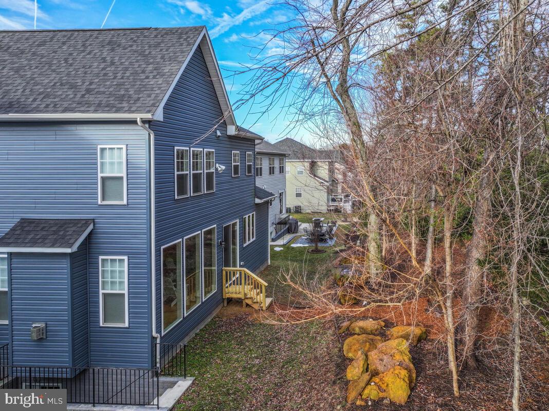 PONDVIEW - Residential