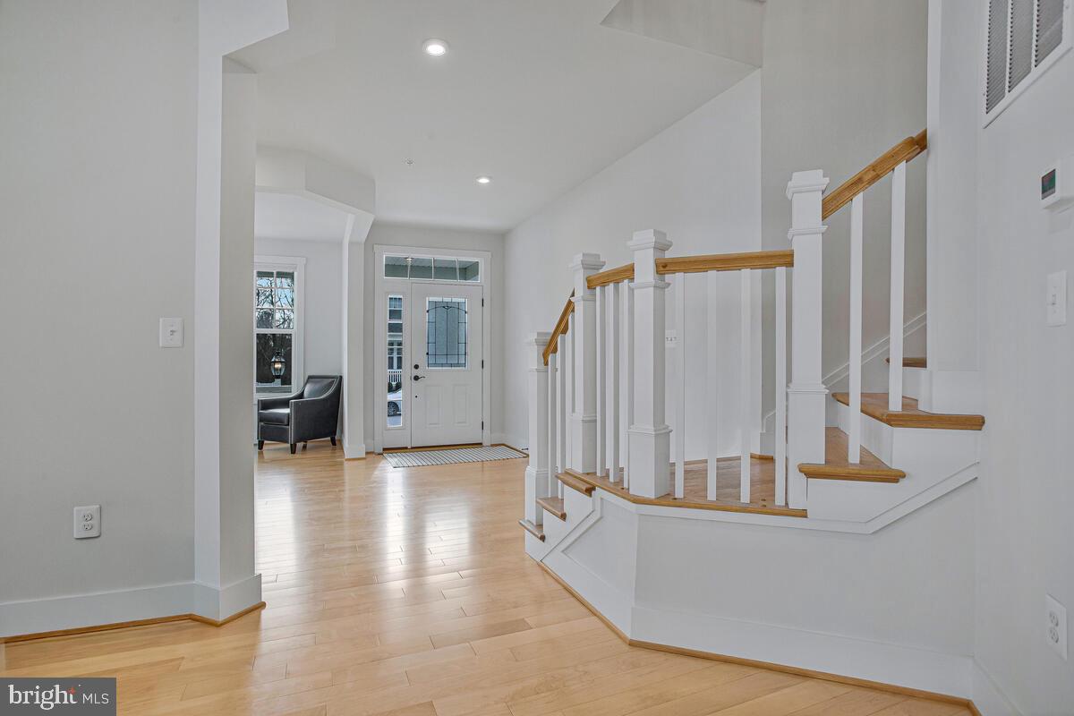 PONDVIEW - Residential