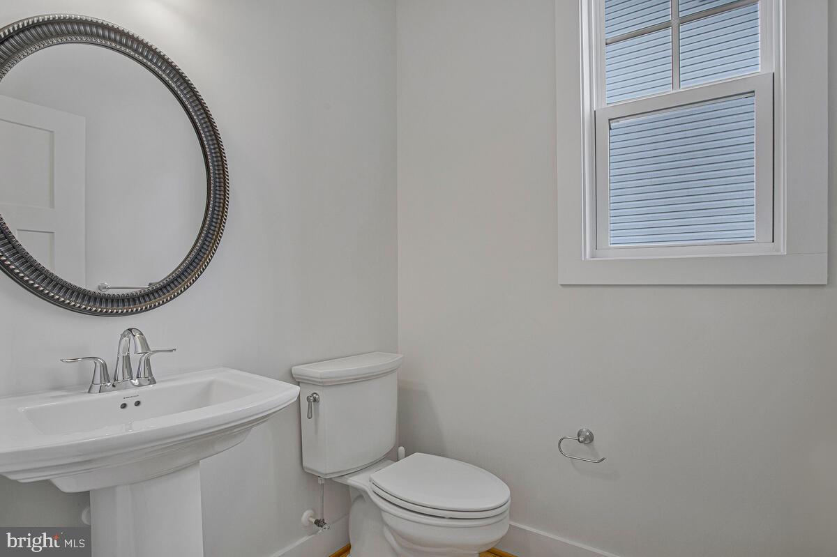 PONDVIEW - Residential