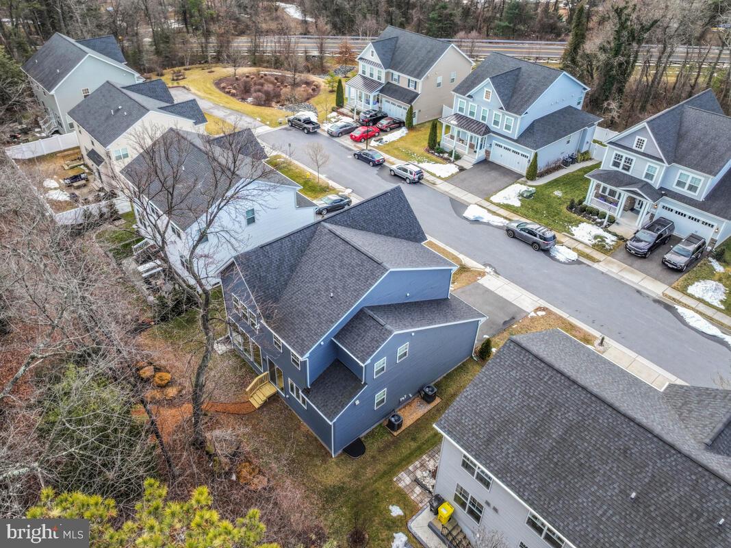 PONDVIEW - Residential