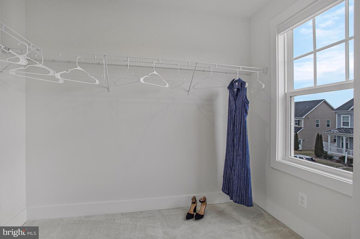 PONDVIEW - Residential