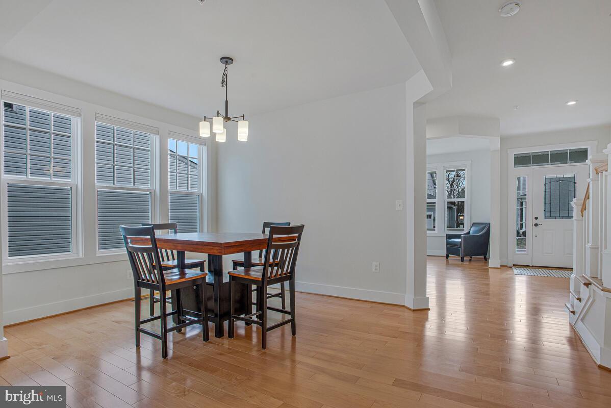 PONDVIEW - Residential