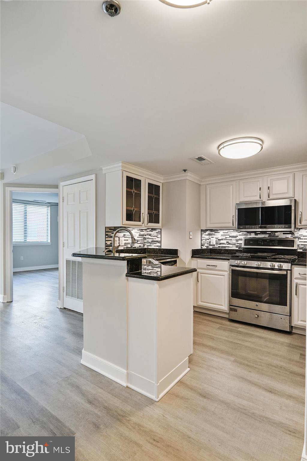WINDSOR PLAZA - Residential Lease