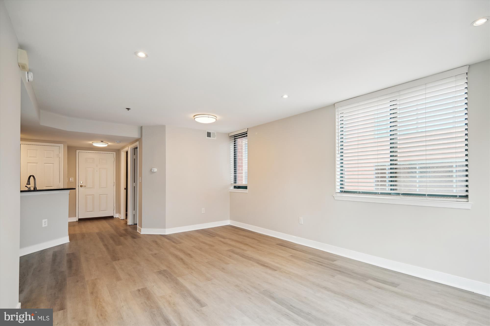 WINDSOR PLAZA - Residential Lease