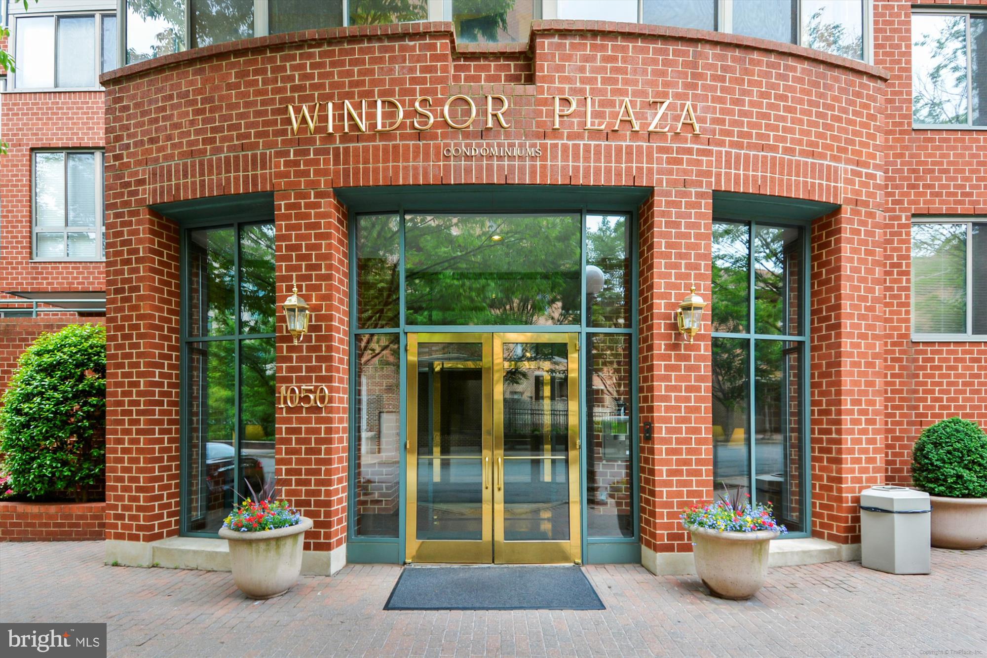 WINDSOR PLAZA - Residential Lease