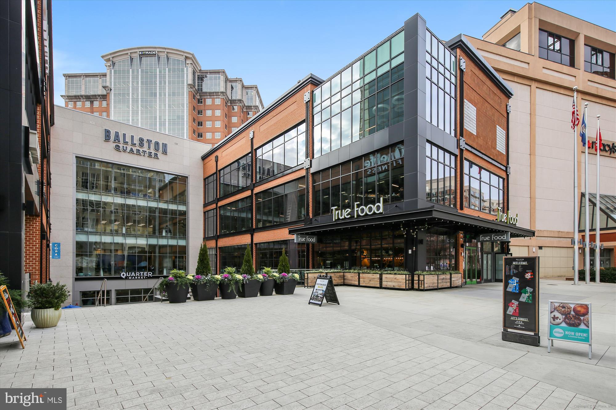 WINDSOR PLAZA - Residential Lease