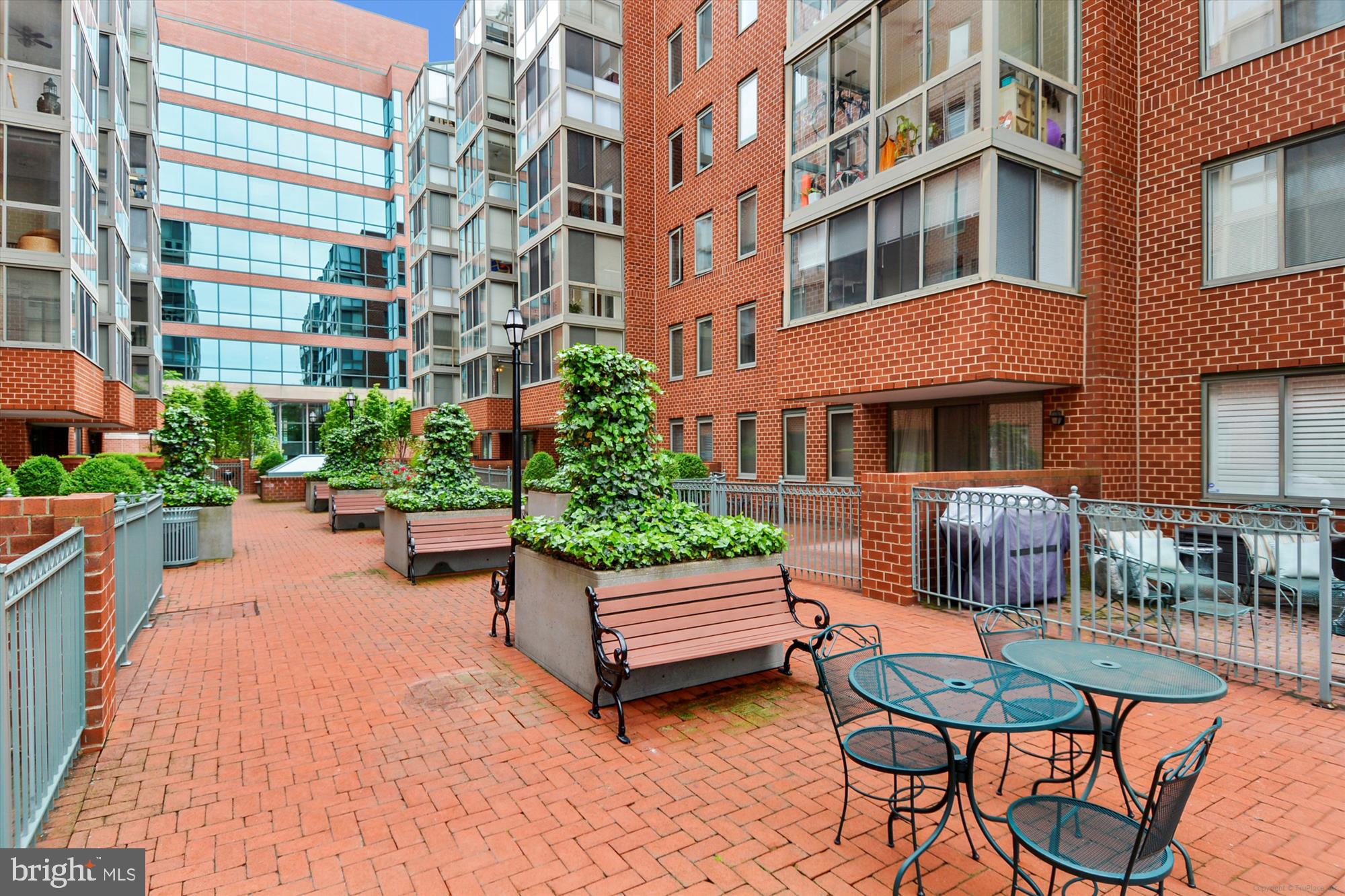 WINDSOR PLAZA - Residential Lease
