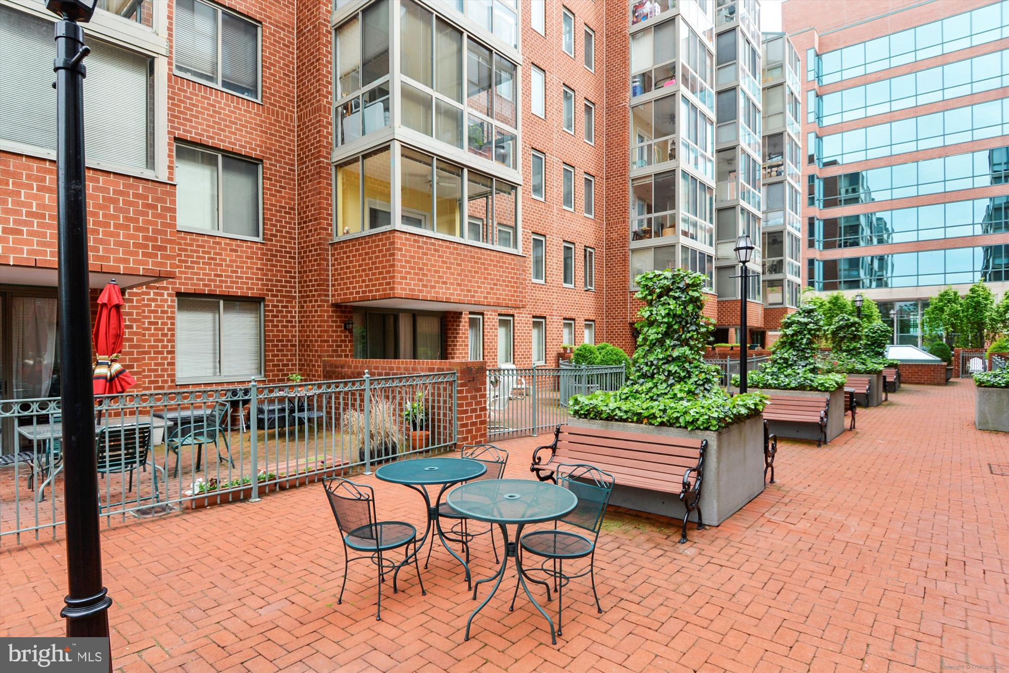 WINDSOR PLAZA - Residential Lease