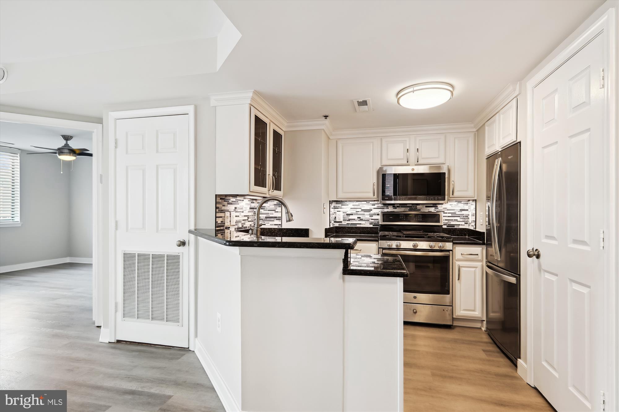 WINDSOR PLAZA - Residential Lease