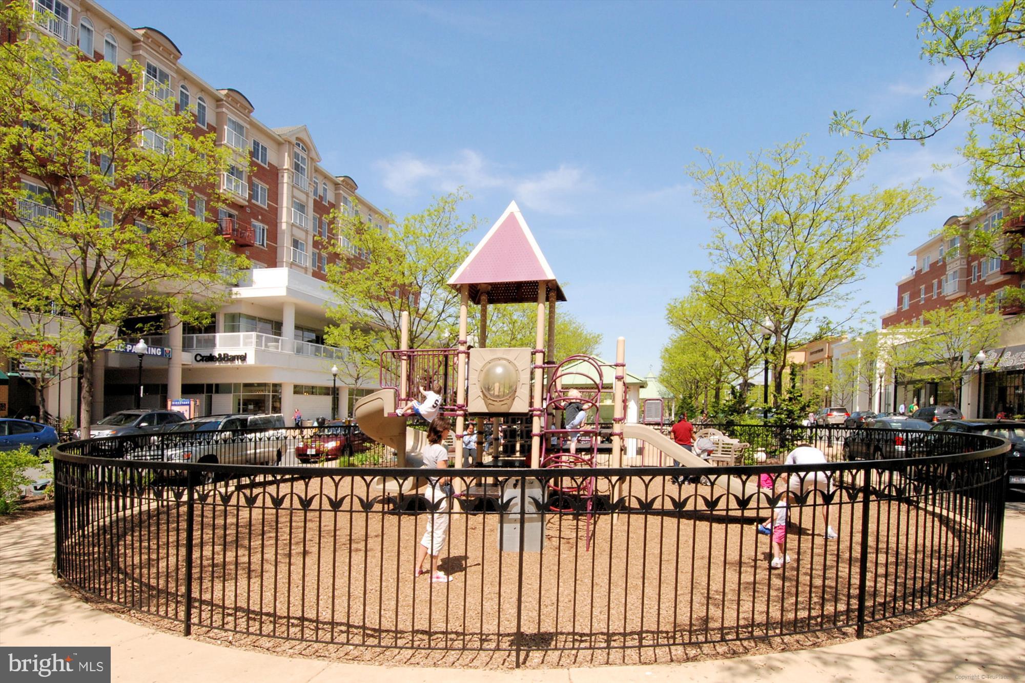 WINDSOR PLAZA - Residential Lease