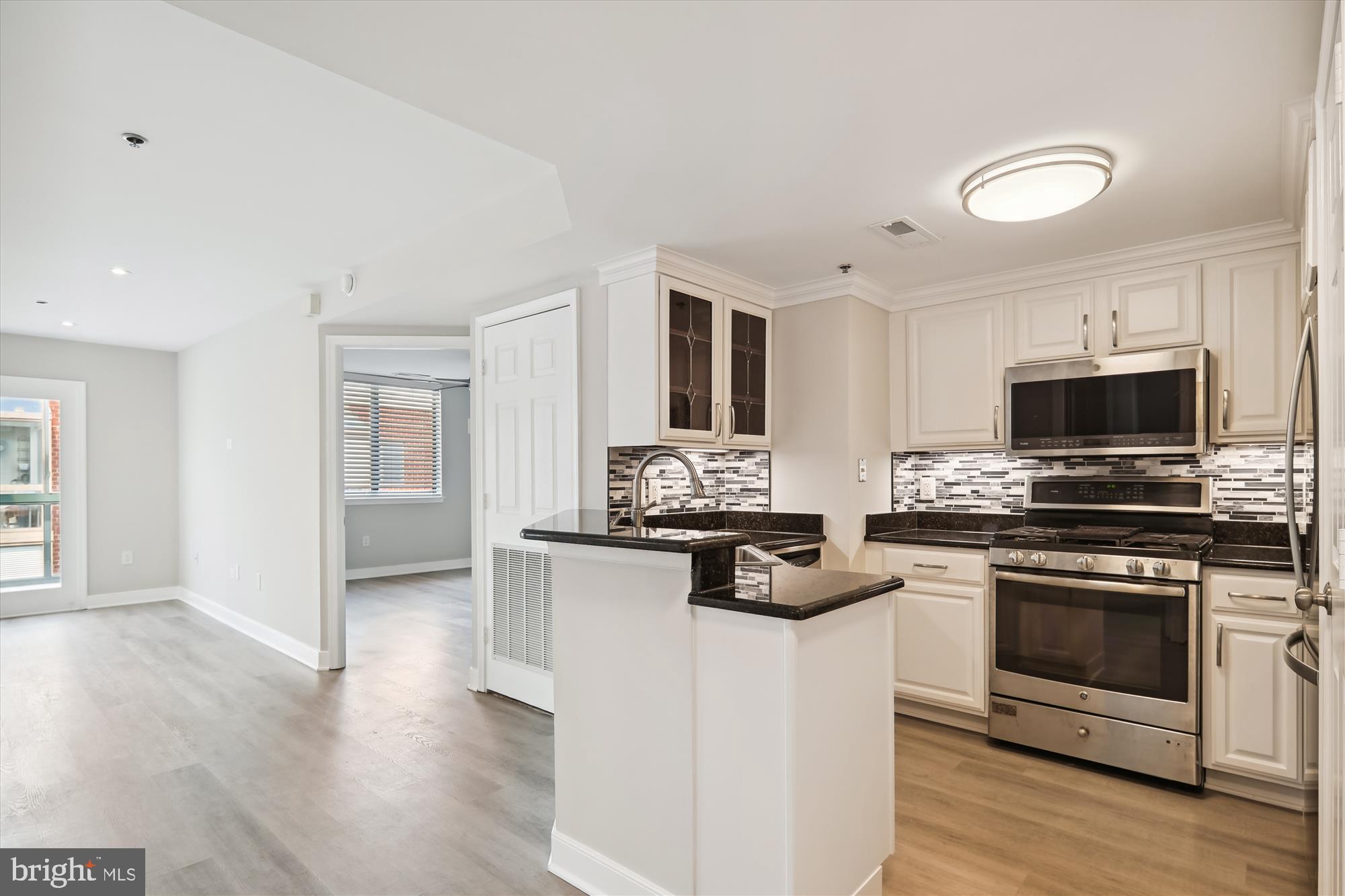 WINDSOR PLAZA - Residential Lease